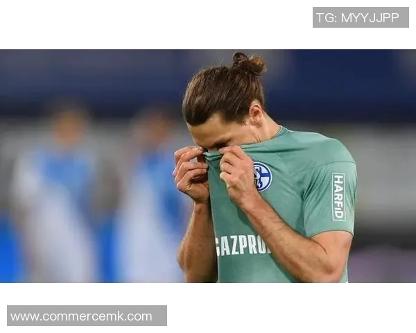 沙尔克04惨败，降级压力不断增加